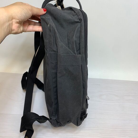 Fjallraven Kanken Classic Unisex Mens Womens Backpack Black One Size 16L main image 6